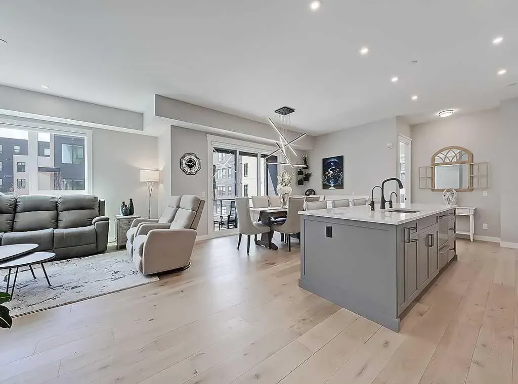 135 Lebel Crescent NW, #201