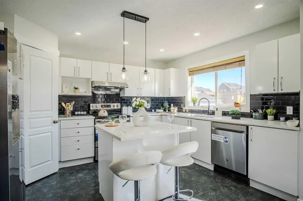 23 Saddlebrook Gardens NE