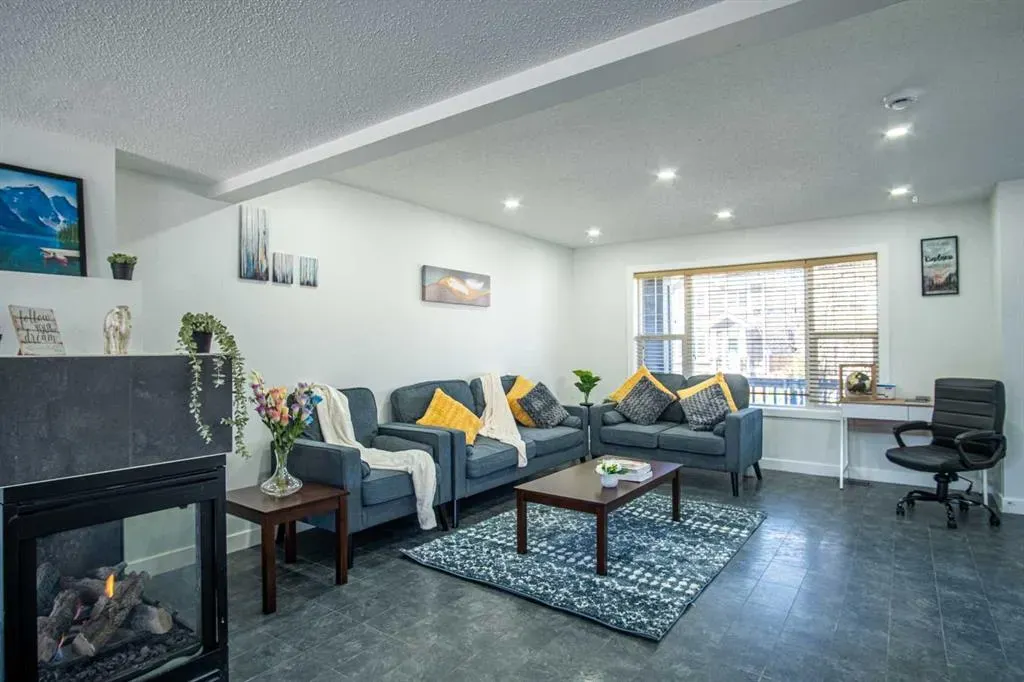 23 Saddlebrook Gardens NE