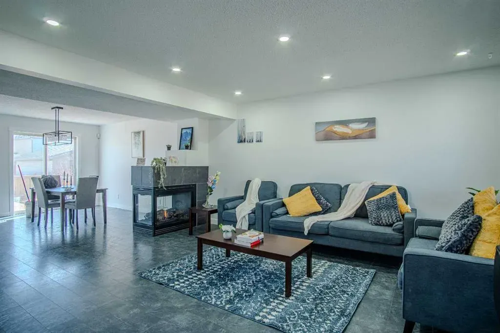 23 Saddlebrook Gardens NE