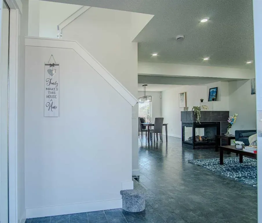 23 Saddlebrook Gardens NE