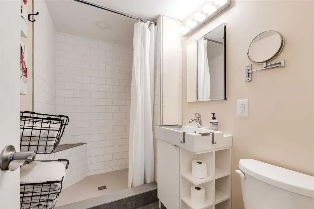 305 Brae Glen Road SW