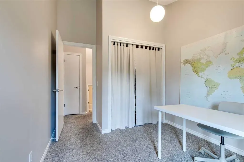 305 Brae Glen Road SW