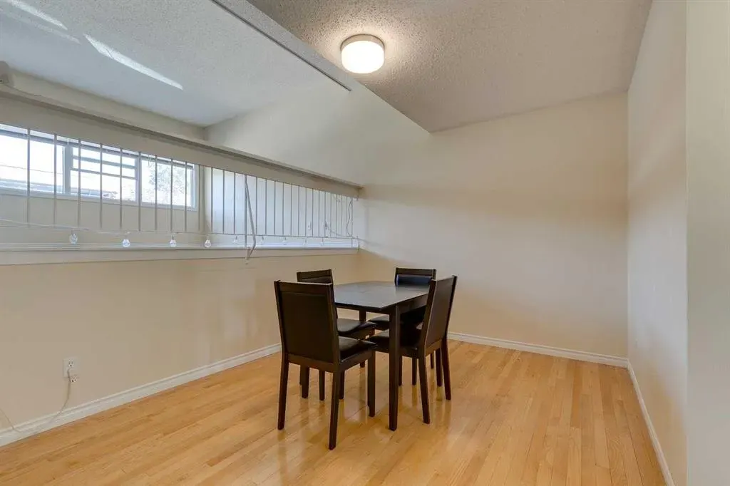 305 Brae Glen Road SW