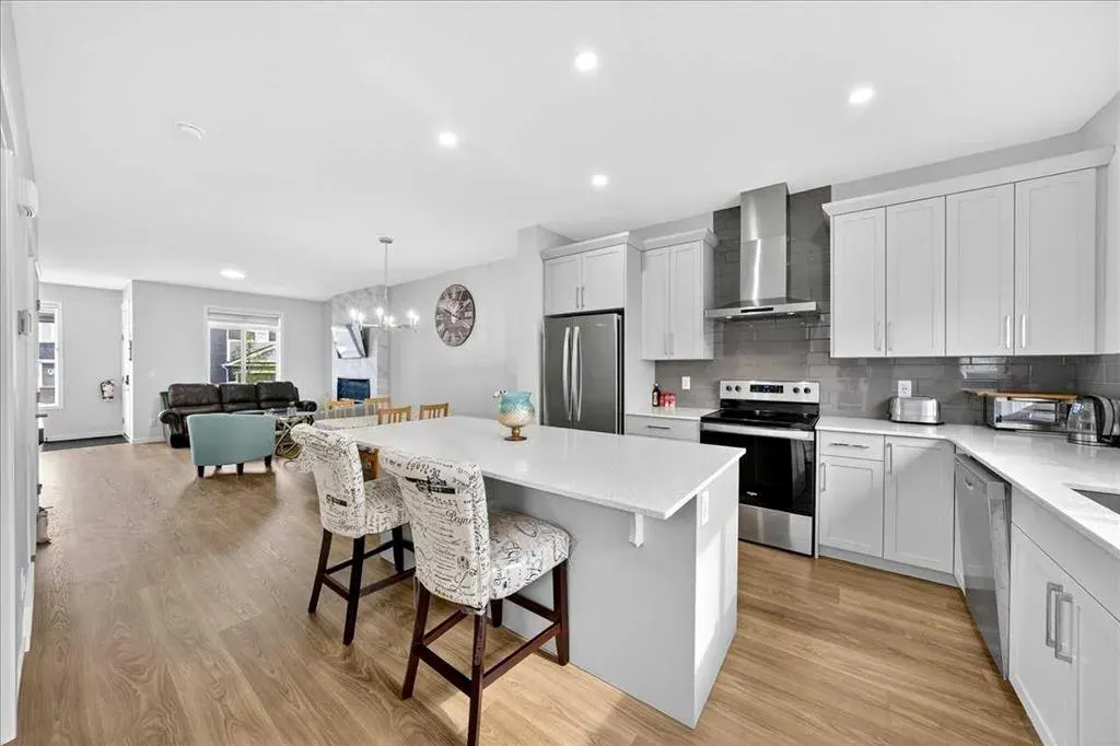 10 Lucas Close NW