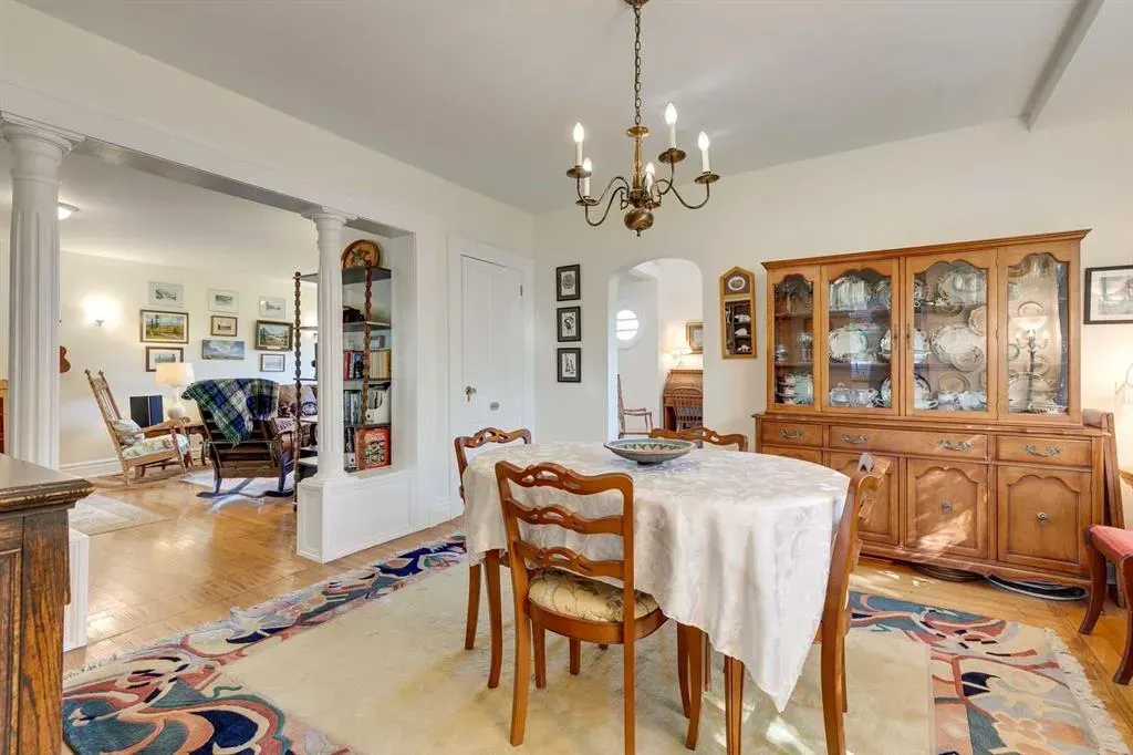 61 Elma Street W