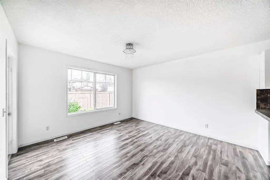 120 Springmere Grove