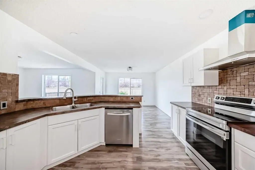 120 Springmere Grove