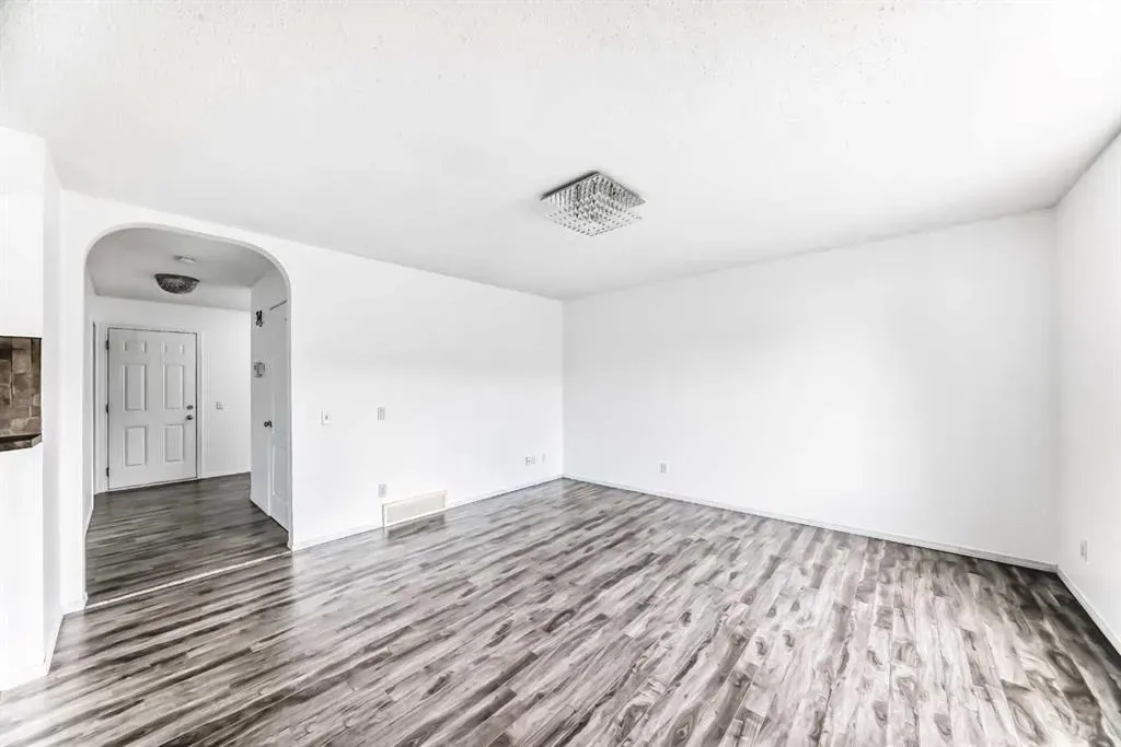 120 Springmere Grove