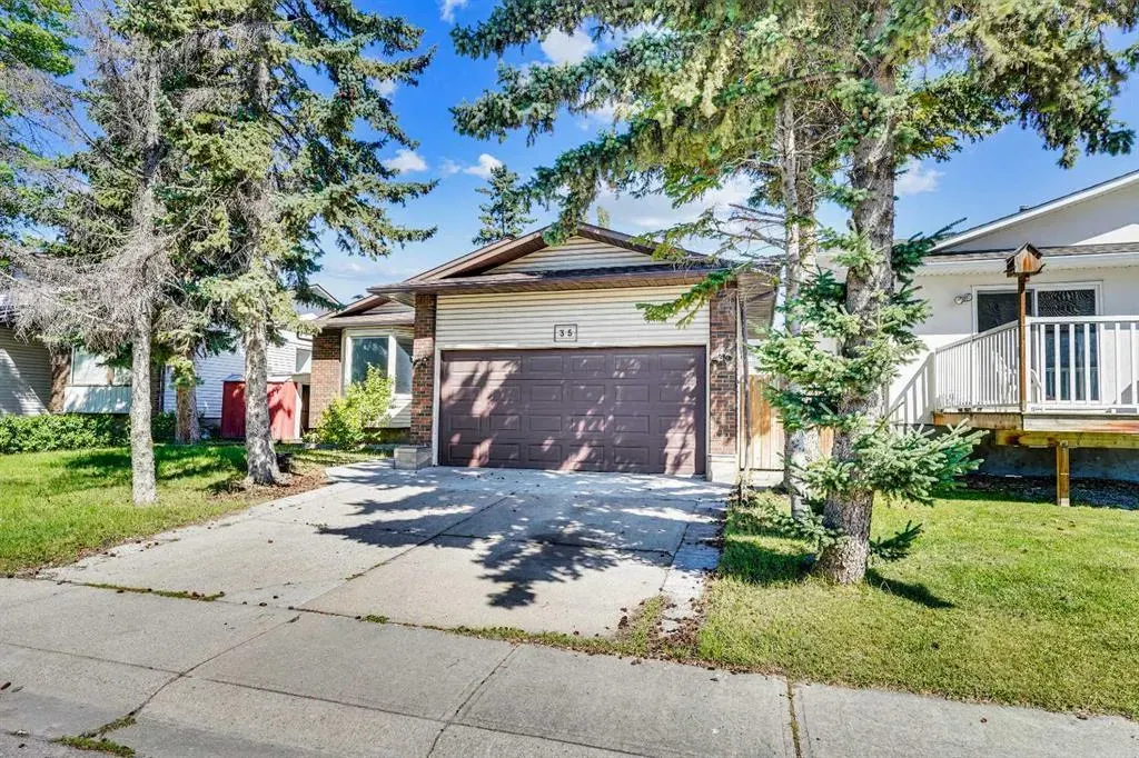 35 Castlefall Grove NE