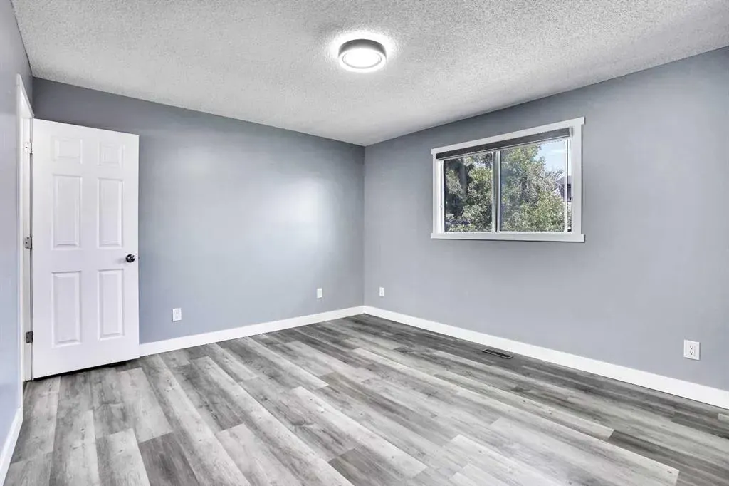 35 Castlefall Grove NE