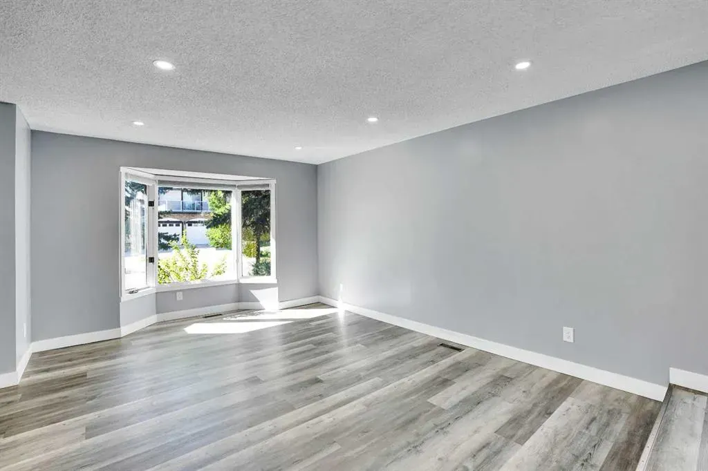 35 Castlefall Grove NE