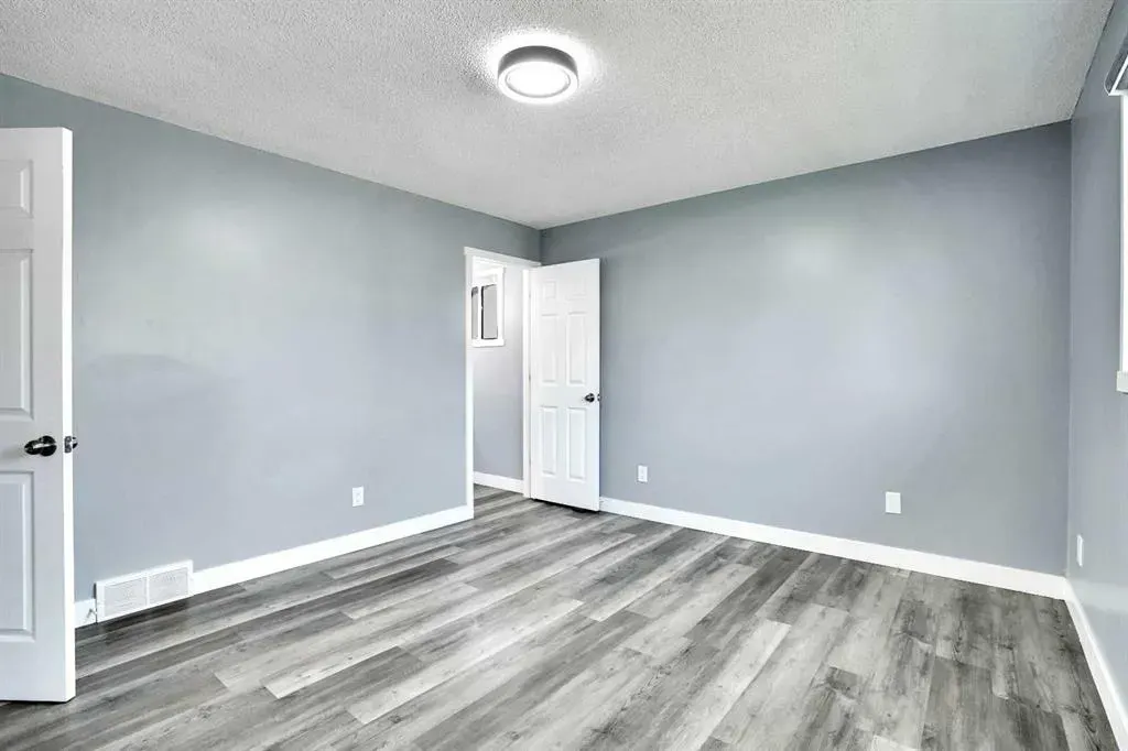 35 Castlefall Grove NE