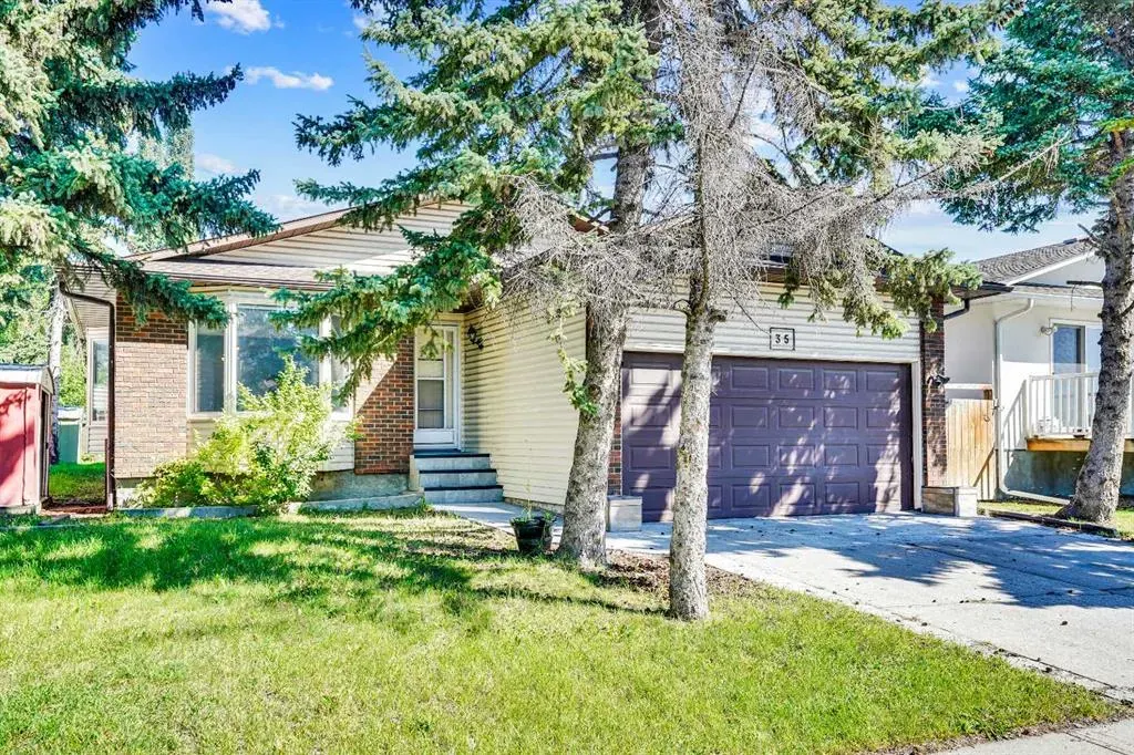 35 Castlefall Grove NE