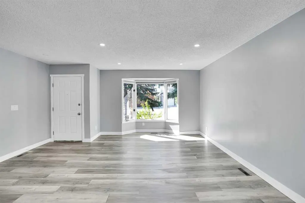 35 Castlefall Grove NE