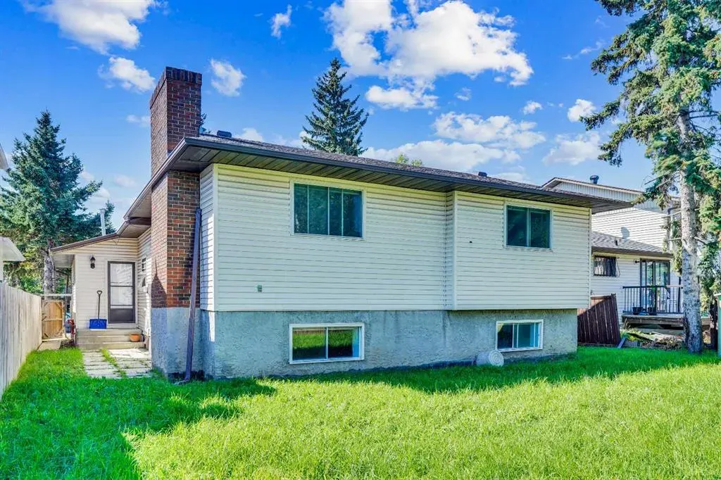 35 Castlefall Grove NE