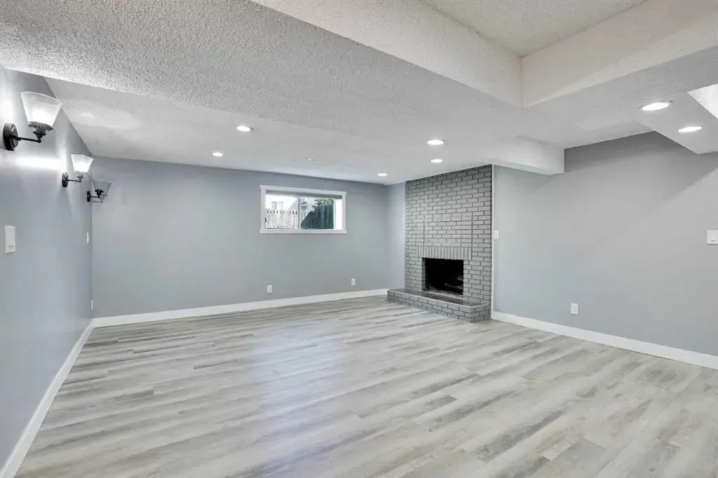 35 Castlefall Grove NE