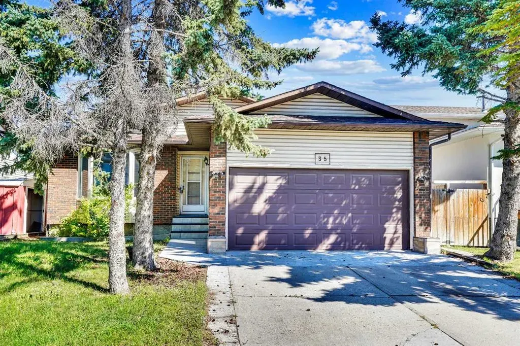 35 Castlefall Grove NE