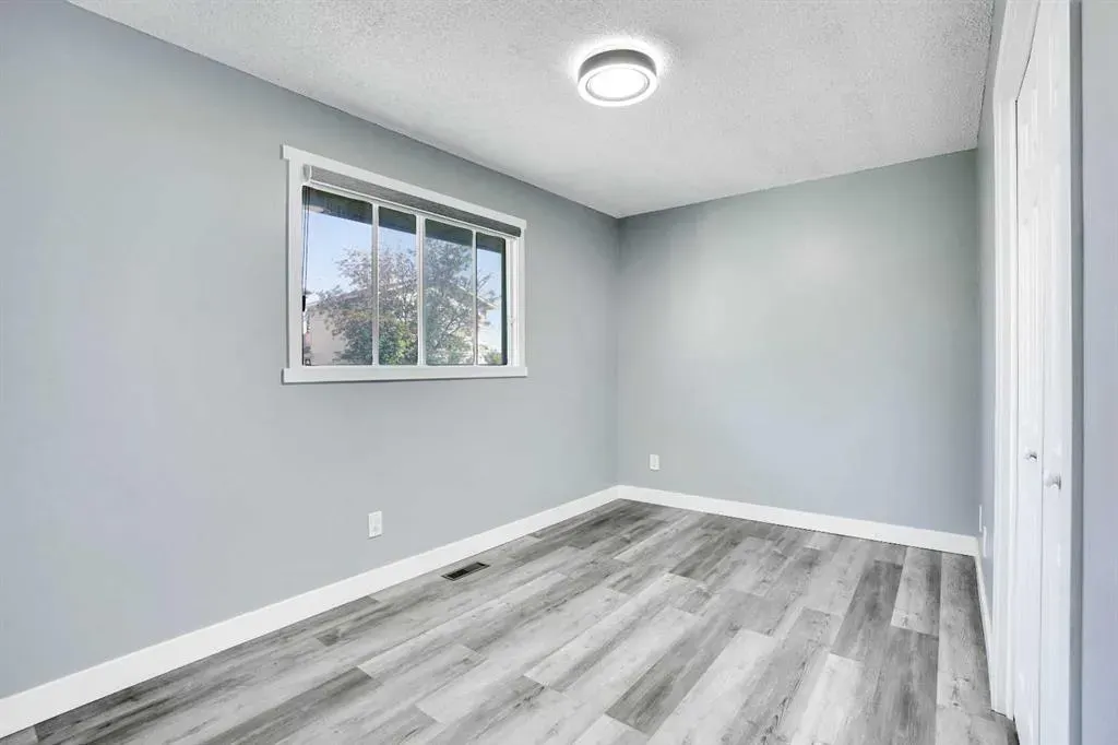 35 Castlefall Grove NE