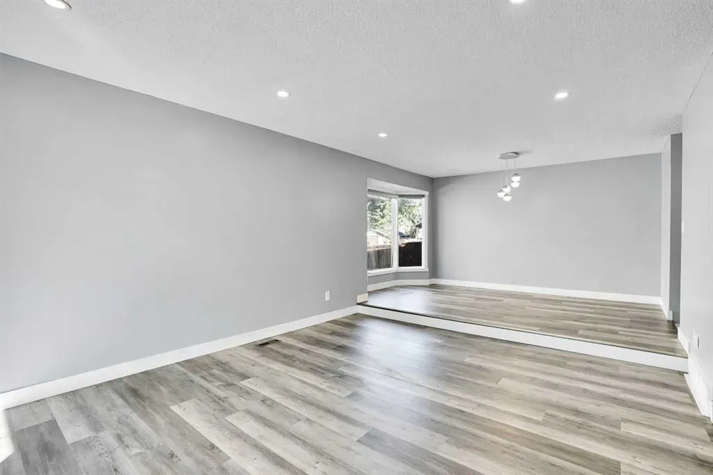 35 Castlefall Grove NE
