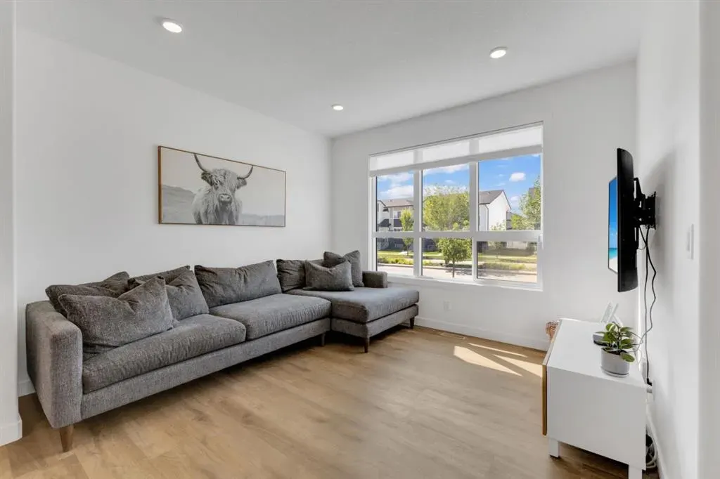 10 Evergreen Way, #A