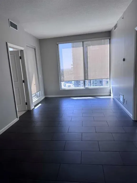 211 13 Avenue SE, #2008