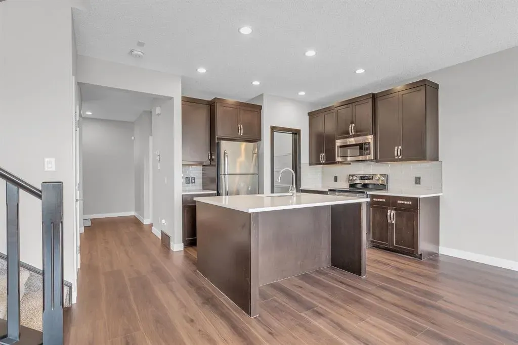 253 Panton Way NW