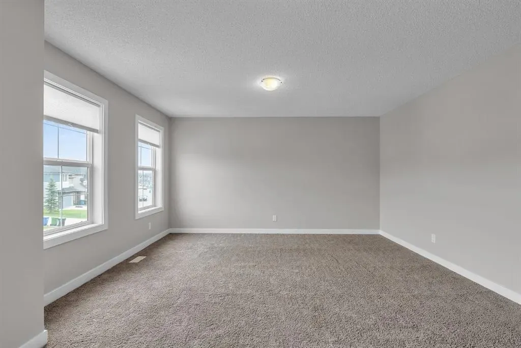 253 Panton Way NW