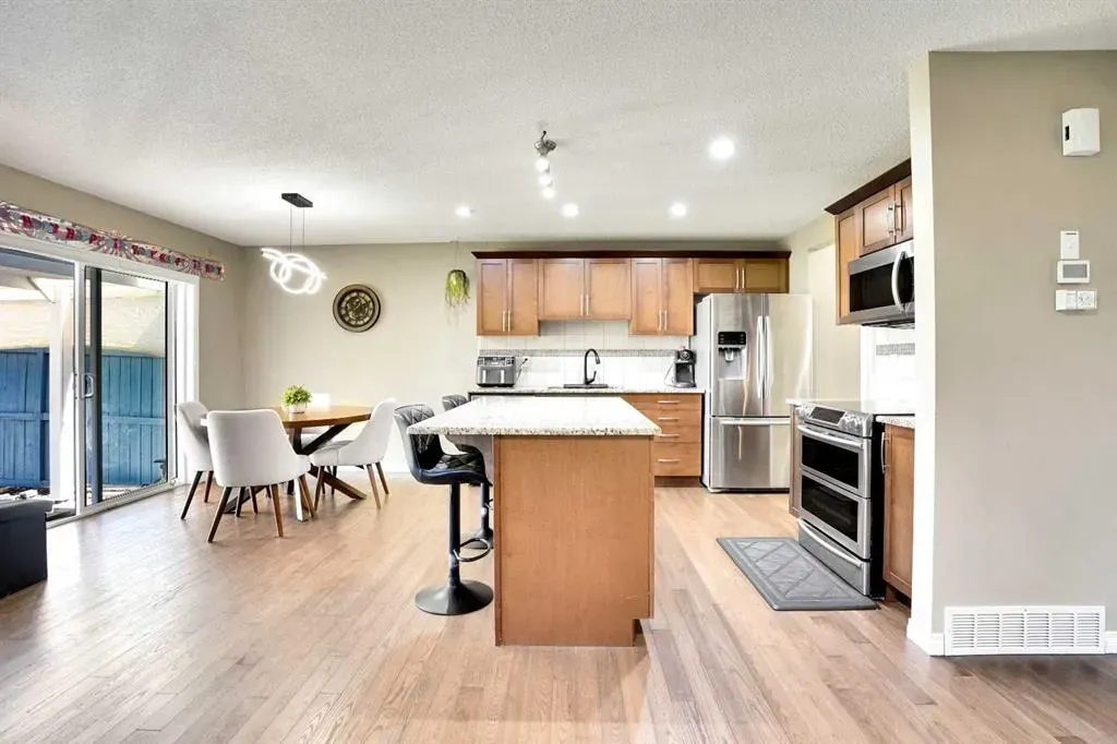 174 Windstone Avenue SW