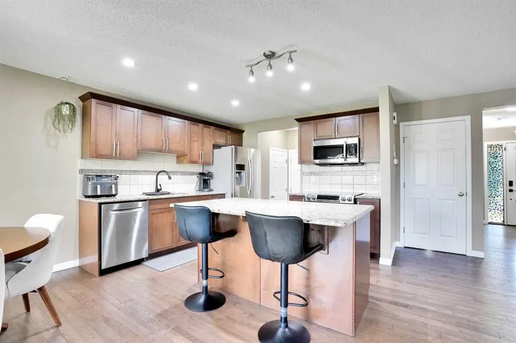 174 Windstone Avenue SW