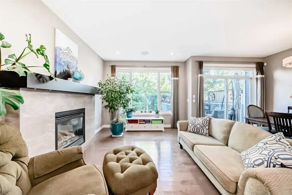 582 River Heights Crescent