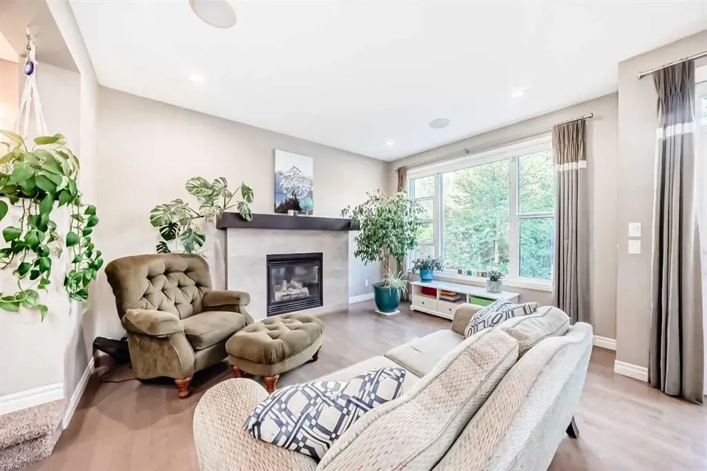 582 River Heights Crescent