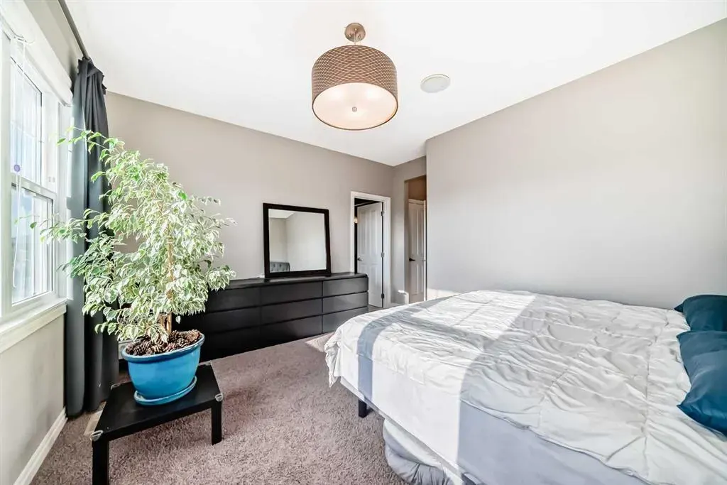 582 River Heights Crescent