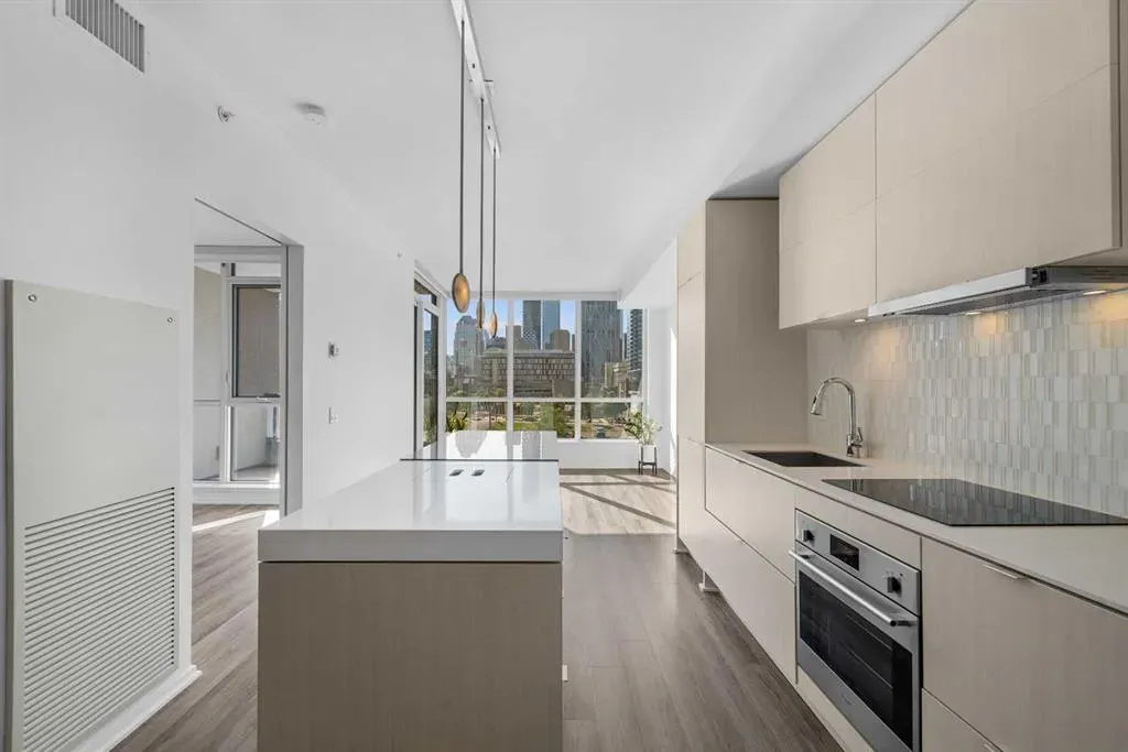 615 6 Avenue SE, #320