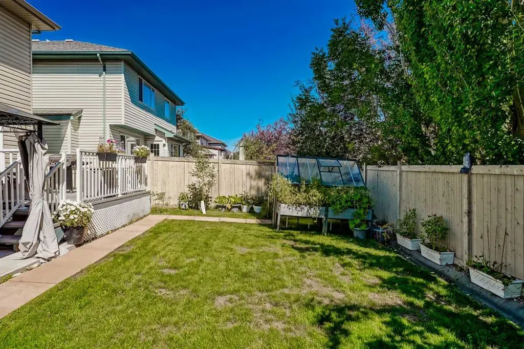 186 Everstone Drive SW