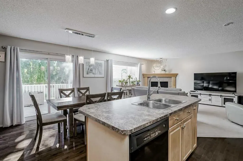 186 Everstone Drive SW