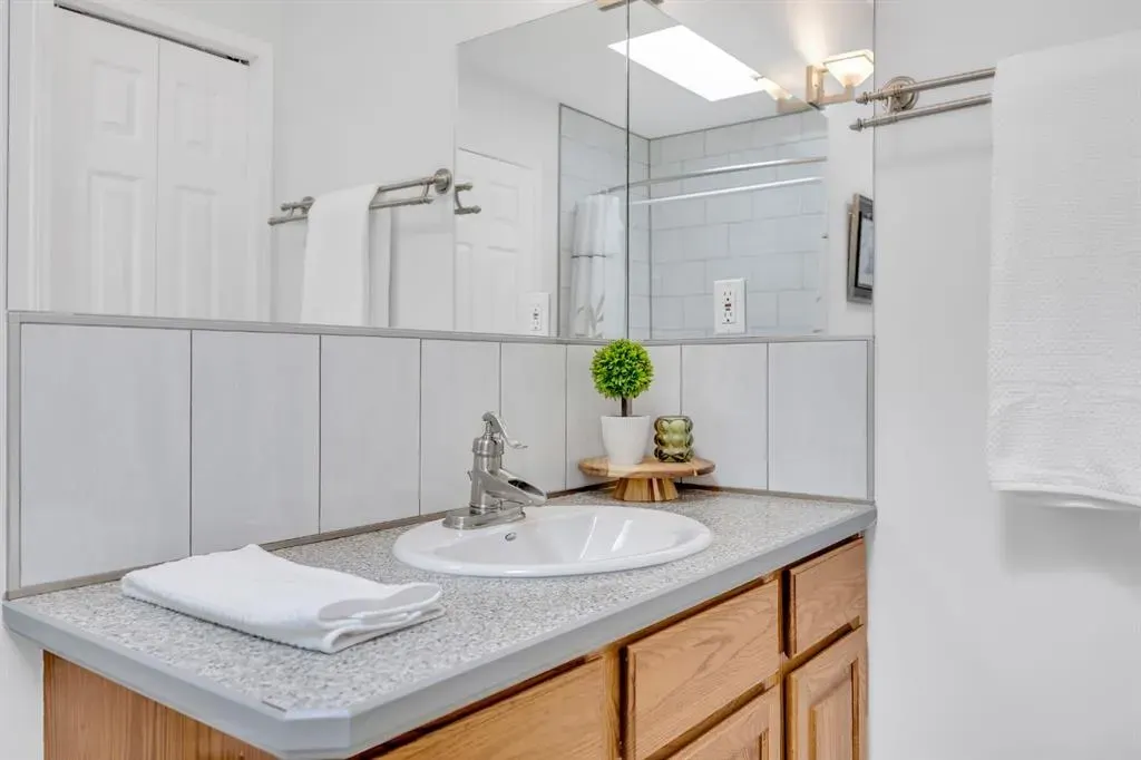 32 Rideau Close SW