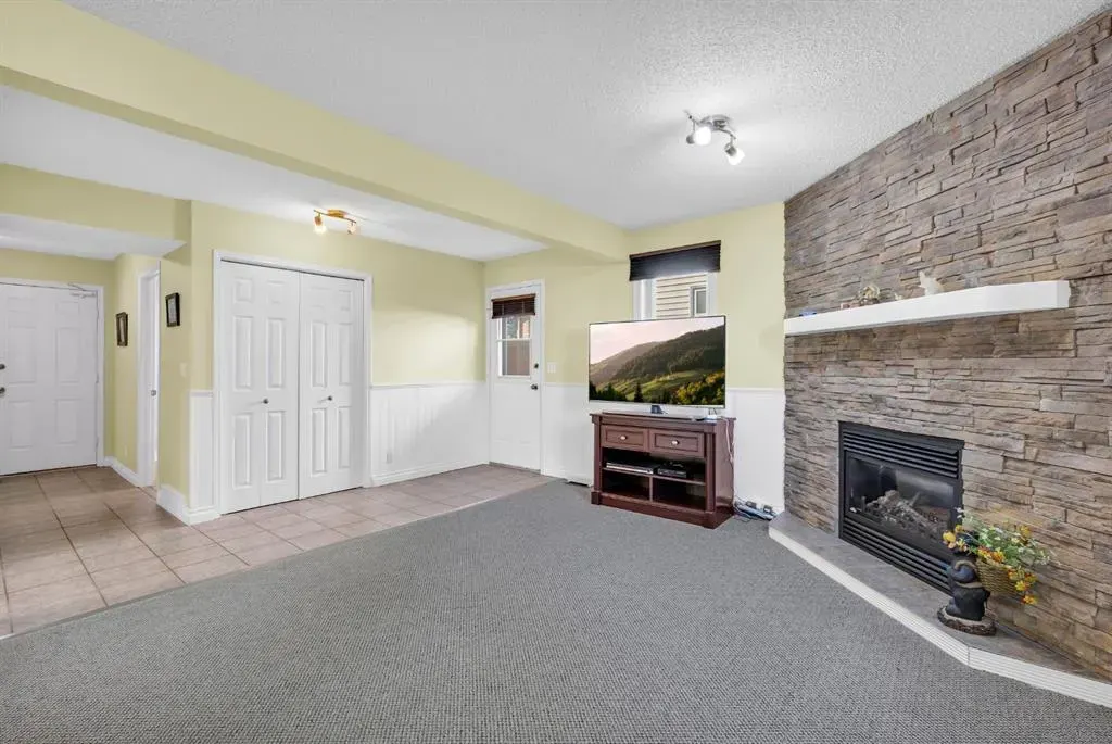 32 Rideau Close SW