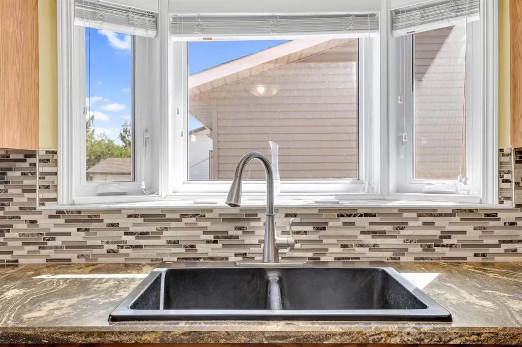 32 Rideau Close SW