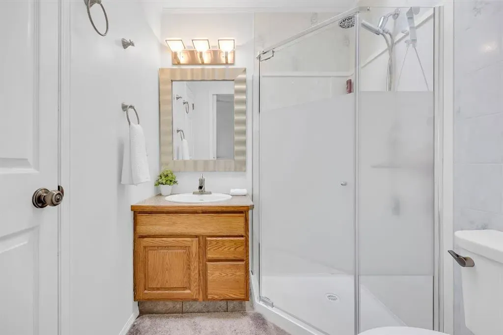 32 Rideau Close SW