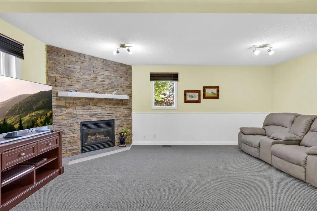 32 Rideau Close SW
