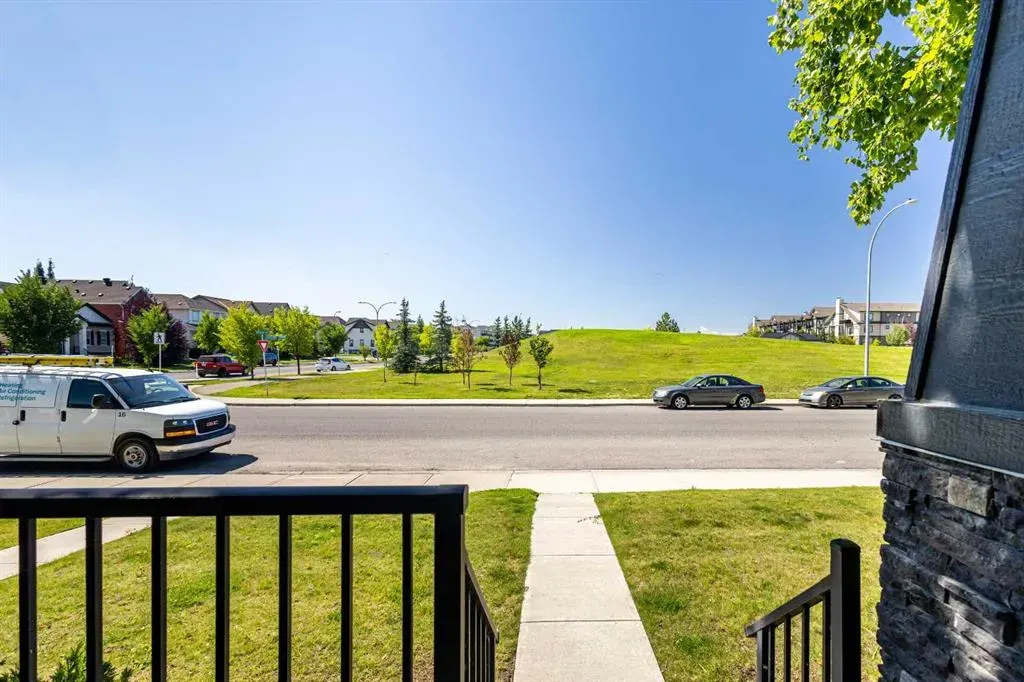 11 Copperpond Landing SE