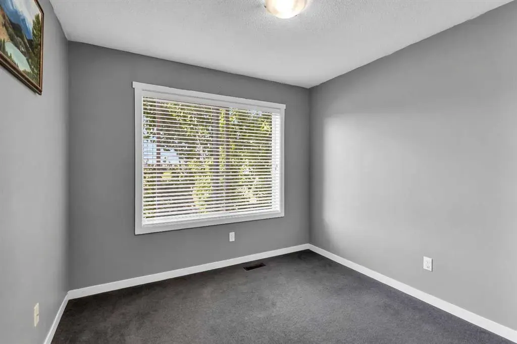11 Copperpond Landing SE