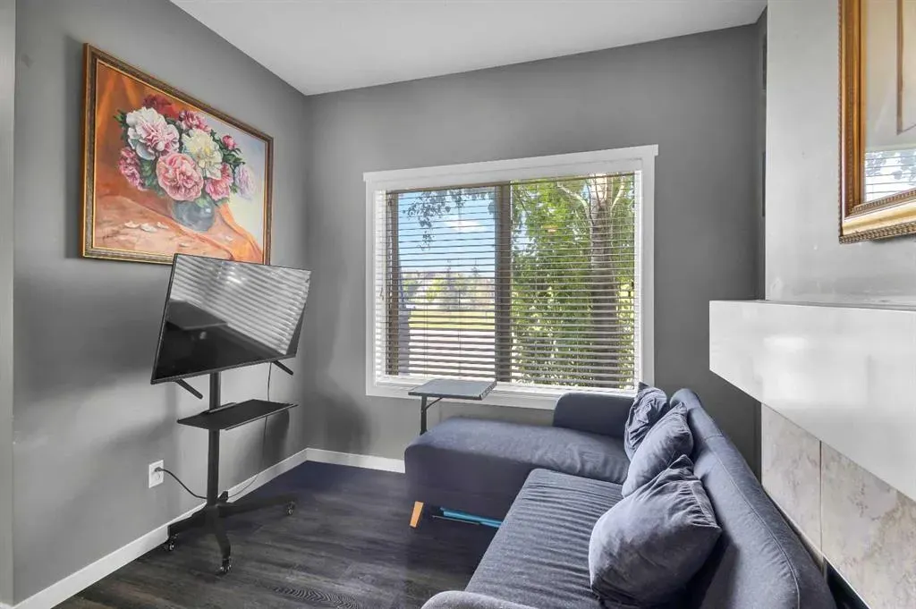 11 Copperpond Landing SE
