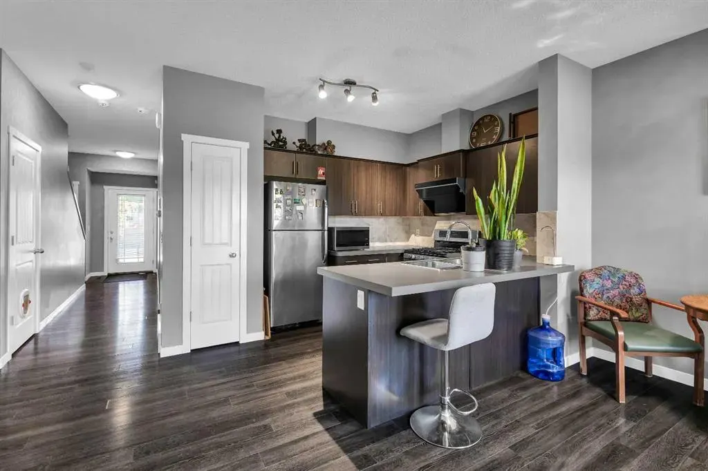 11 Copperpond Landing SE