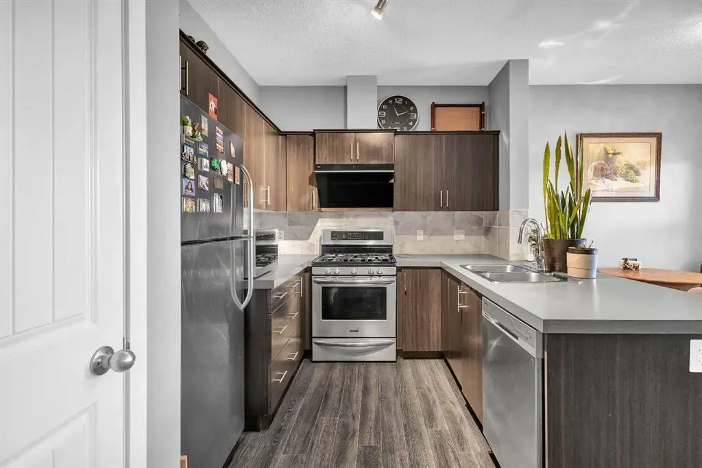 11 Copperpond Landing SE