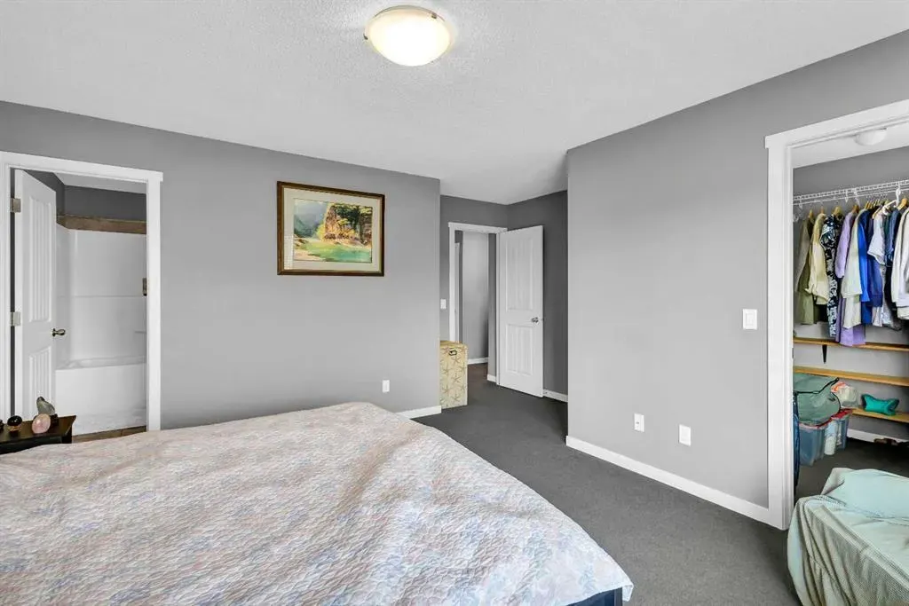 11 Copperpond Landing SE