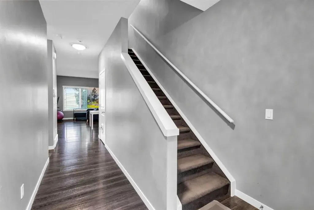 11 Copperpond Landing SE