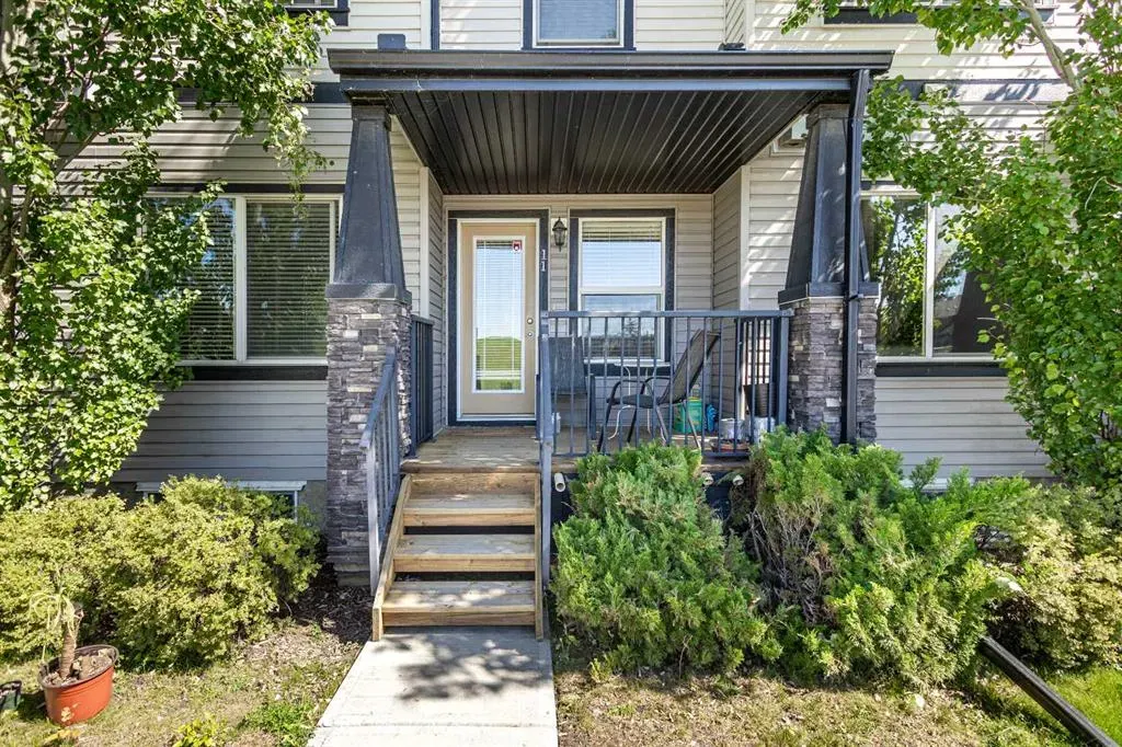 11 Copperpond Landing SE