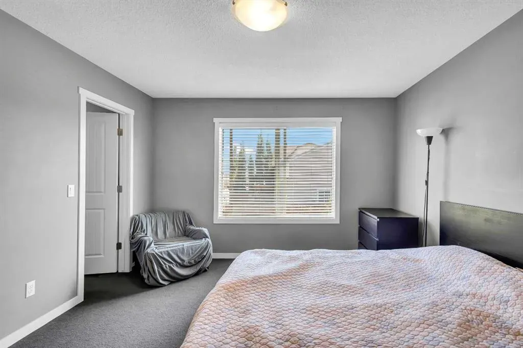 11 Copperpond Landing SE